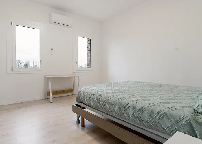 Flight-ready-stay 700 M Airport *